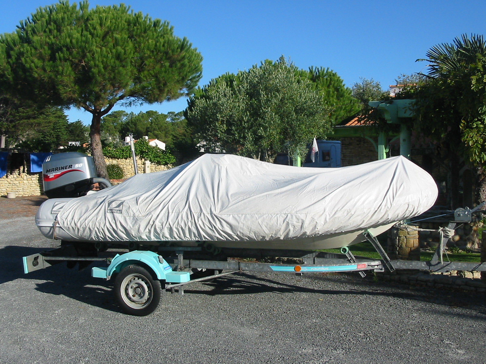Bateau et zodiac 002